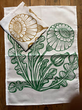 Load image into Gallery viewer, Poppy Tea Towels Set. Green and Tan.
