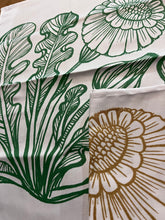 Load image into Gallery viewer, Poppy Tea Towels Set. Green and Tan.
