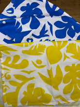 Load image into Gallery viewer, Paper Chase Tea Towel Set Yellow and Blue.
